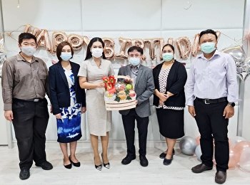Dean and administrators bless the
birthday to the President of Suan
Sunandha Rajabhat University